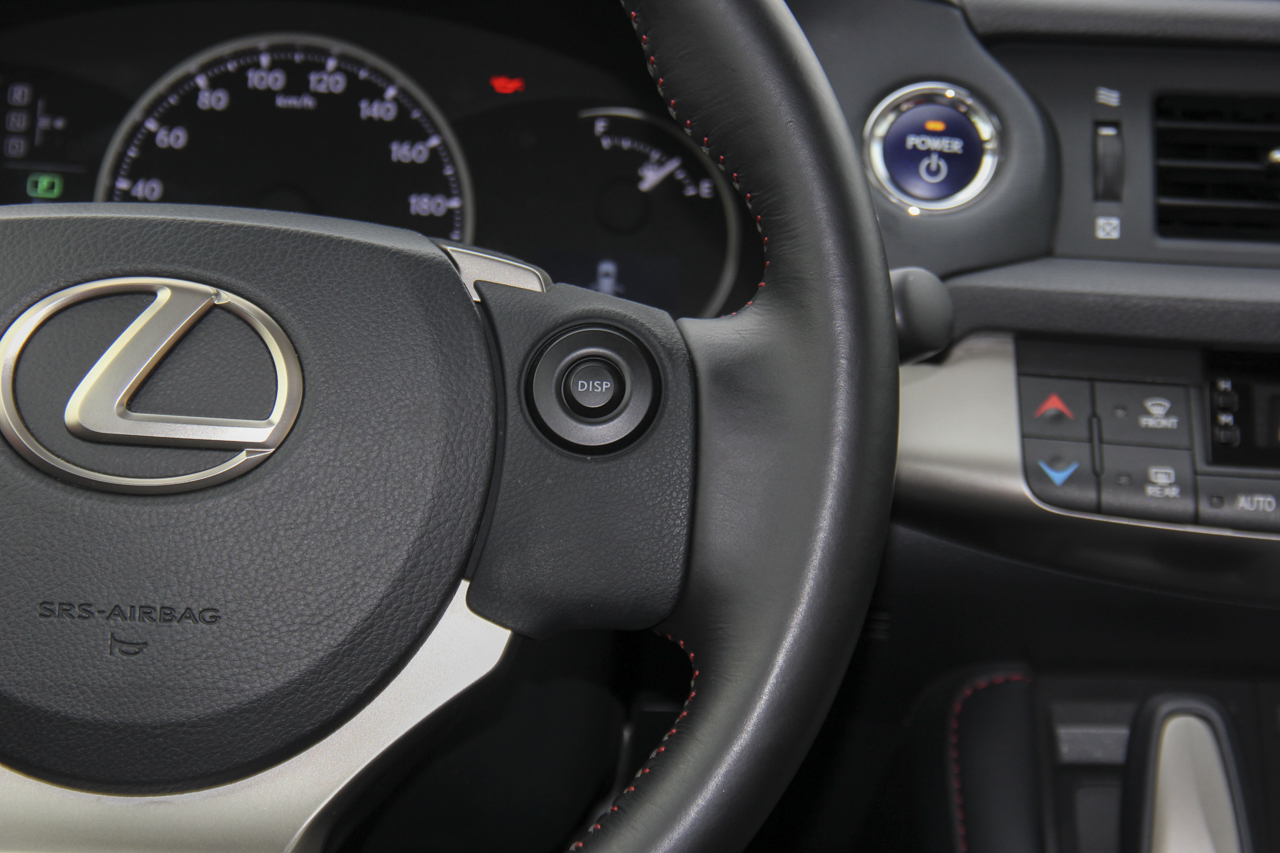 2017款雷克萨斯CT200h 舒适版双色