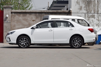 2018款比亚迪秦EV450 智联尊尚型