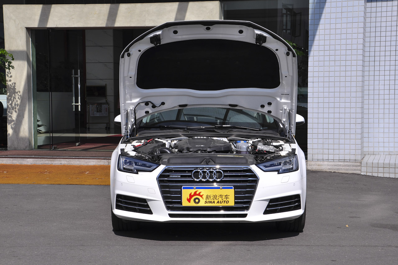 2017款奥迪A4L 2.0T自动45TFSI quattro风尚型