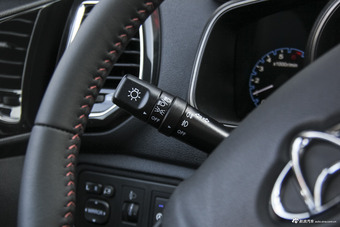 2016款长安CX70 1.6L手动运动型