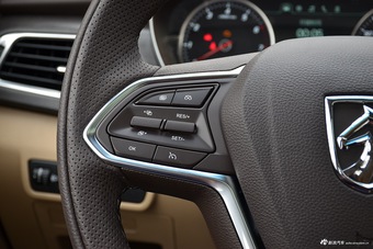 2017款宝骏730 1.5T手动尊享型7座