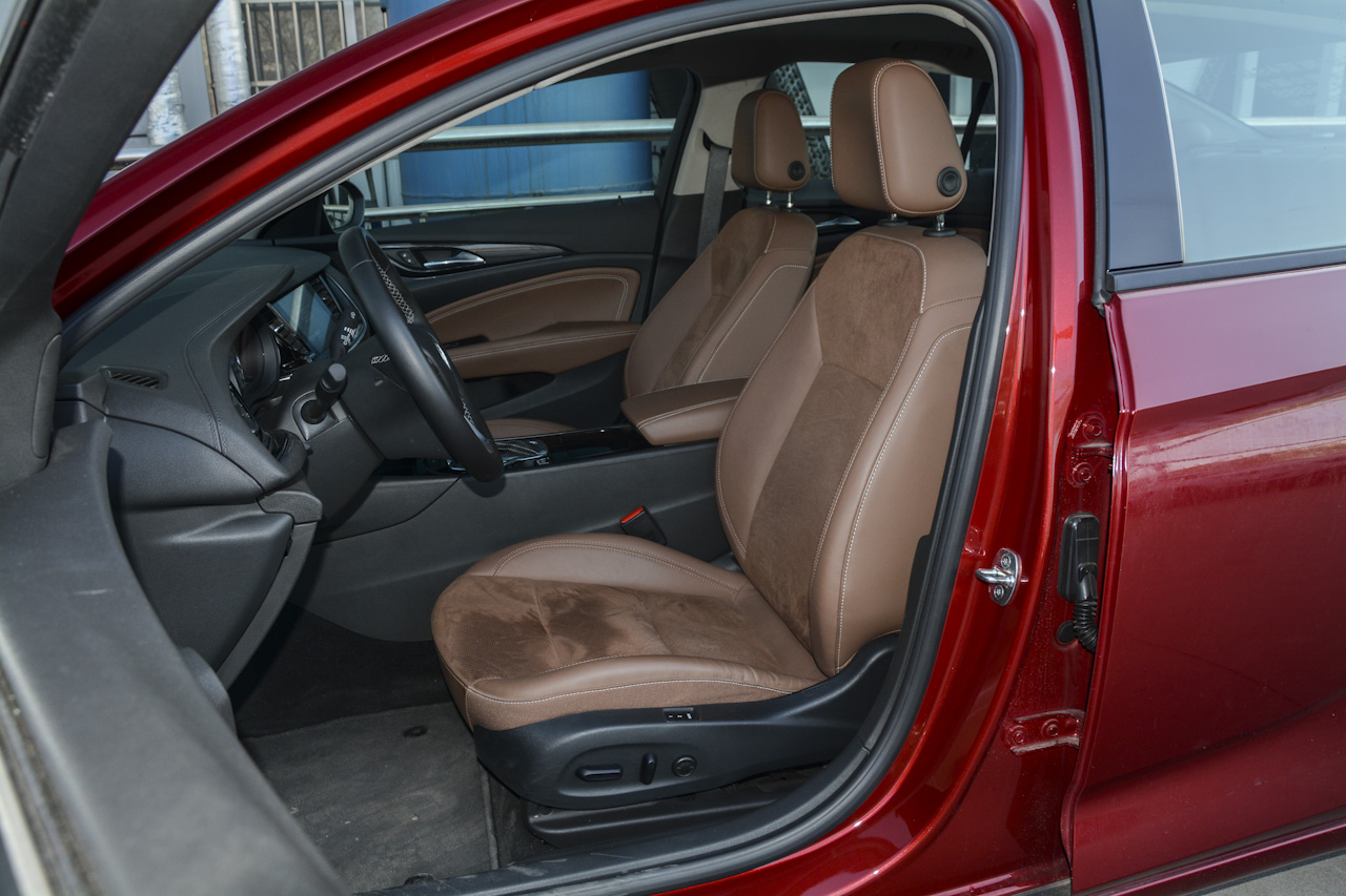 2017款君威2.0T自动尊贵型28T