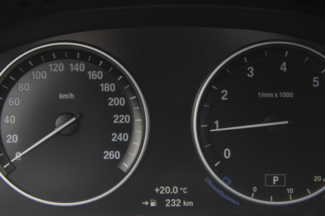 2017款宝马5系525Li 2.0T自动豪华设计套装 