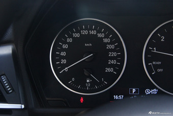 2016款宝马2系旅行车218i 1.5T自动运动设计套装 