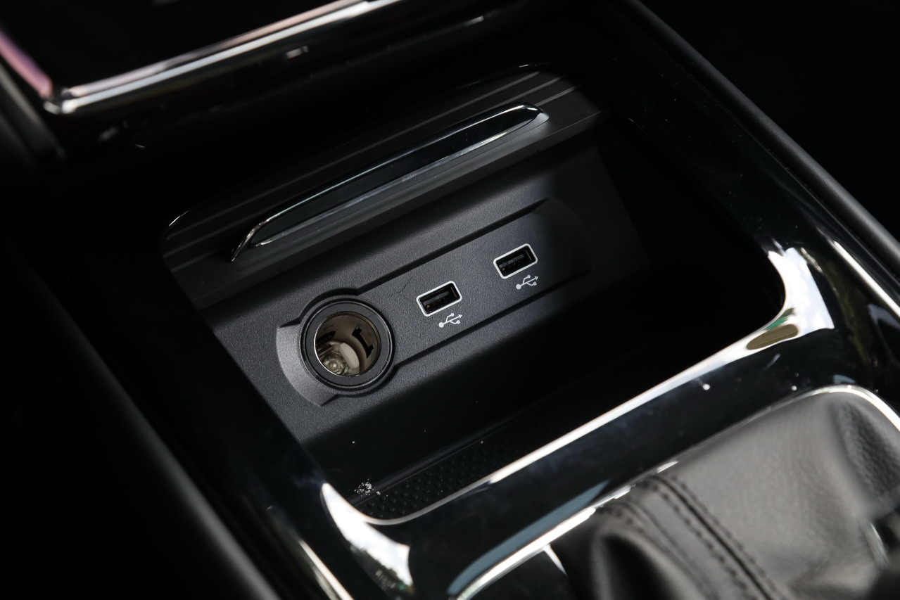 2019款荣威i5 20T自动智联网超能智尊版 