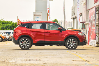 2016款中华V3 1.5T自动旗舰型 炫耀红