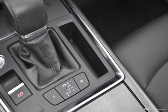 2017款雪铁龙C6 1.8T自动尊贵型