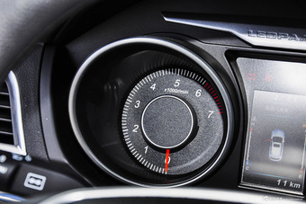 2015款猎豹CS10 2.0T手动新锐版  雅典白