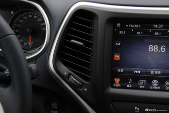 2016款自由光2.4L自动专业版+智能包