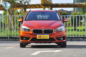 2016款宝马2系旅行车218i 1.5T自动运动设计套装