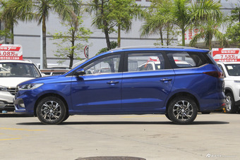 2018款宝骏360 1.5L自动豪华型