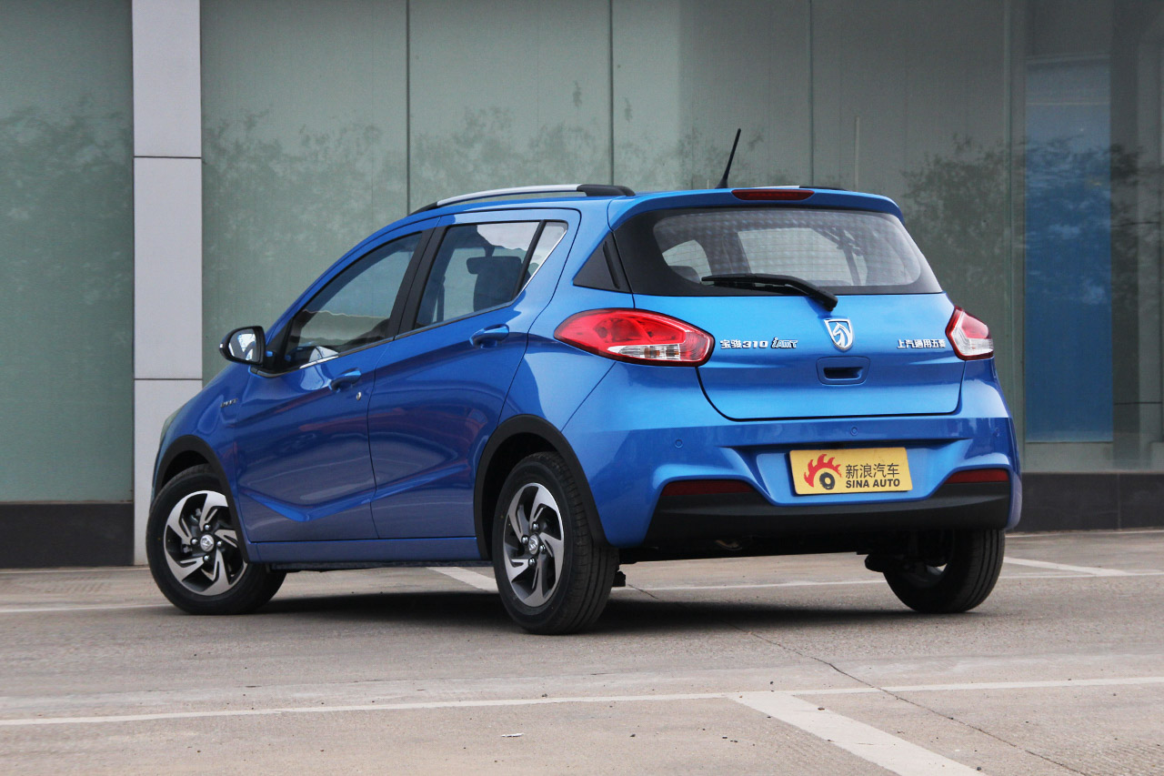 2017款宝骏310 1.5L自动豪华型