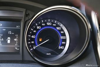 2016款长安CS15 1.5L自动豪华版