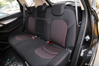 2017款宝骏560 1.5T 手动舒适型7座 