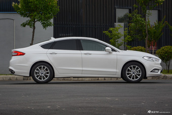 2017款蒙迪欧1.5T自动时尚型