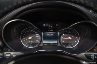 2016款奔驰GLC300 2.0T自动4MATIC动感型 宝石蓝