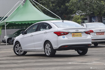 2016款艾瑞泽5 1.5L自动领锐版 俊逸白