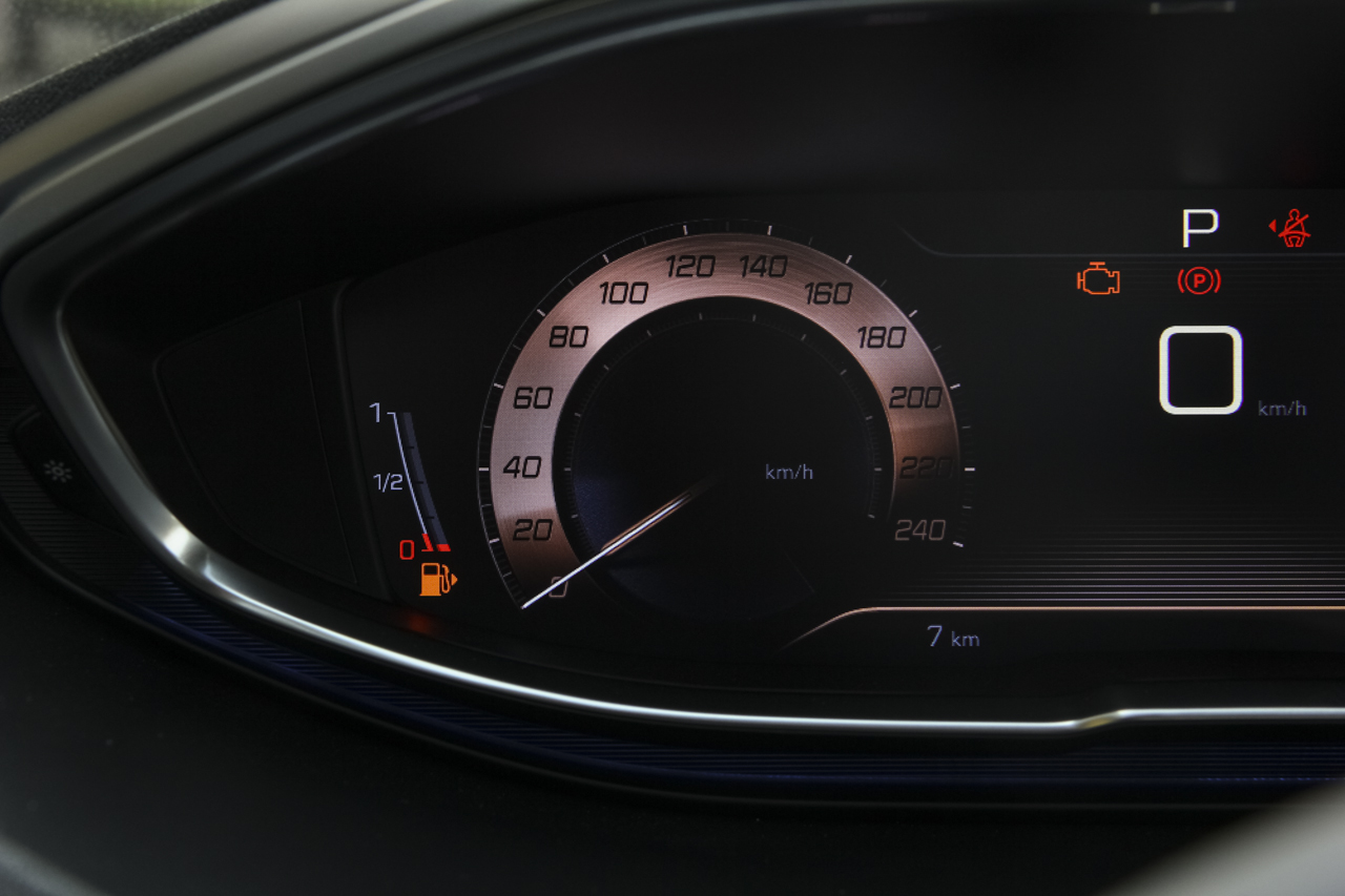 2017款标致4008 1.6T自动350THP精英版