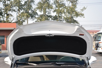 2017款昂科威2.0T自动四驱豪华型28T 雪域白