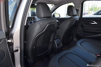 2018款宝马1系118i自动设计套装型