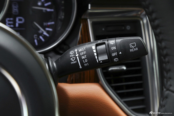 2017款众泰SR9 2.0T自动极致之光版