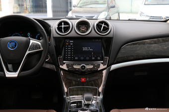 2017款比亚迪唐 全时四驱豪雅型