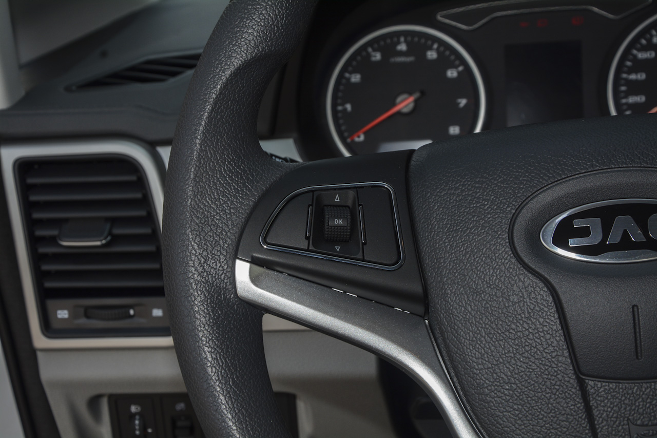 2017款瑞风M4 2.0T手动舒适型