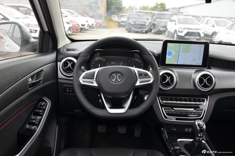 2018款北汽绅宝智行1.5T手动精英版