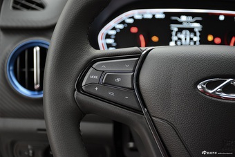 2017款瑞虎3X 1.5L手动版I 白色