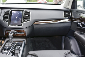 2015款沃尔沃XC90 2.0T自动 T6智雅版7座