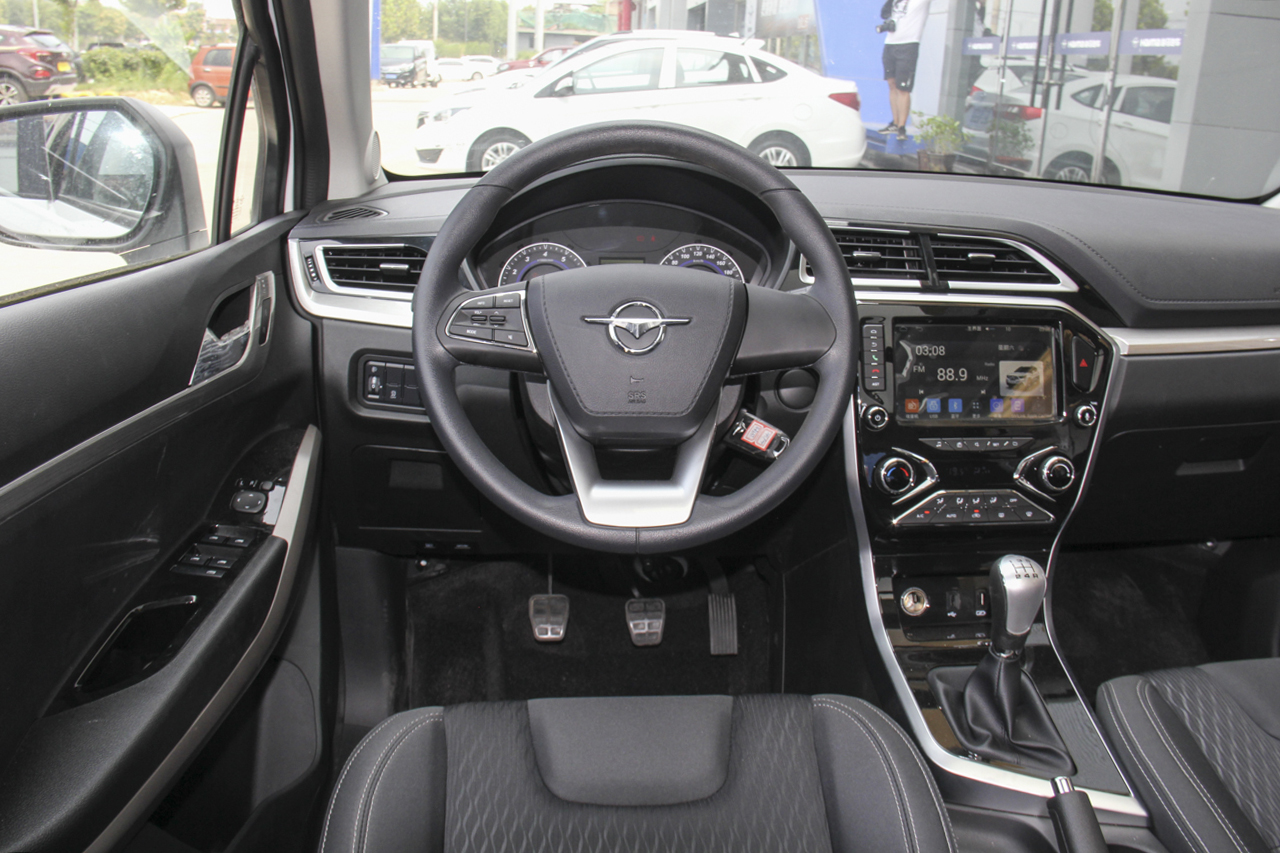 2018款海马S5青春版 1.6L手动豪华定制版