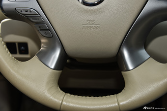 2015款楼兰 2.5L自动XV RES Plus两驱豪雅版