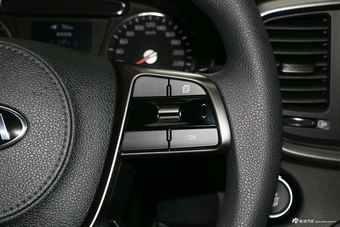 2018款索兰托L 2.0T自动四驱柴油都市版7座