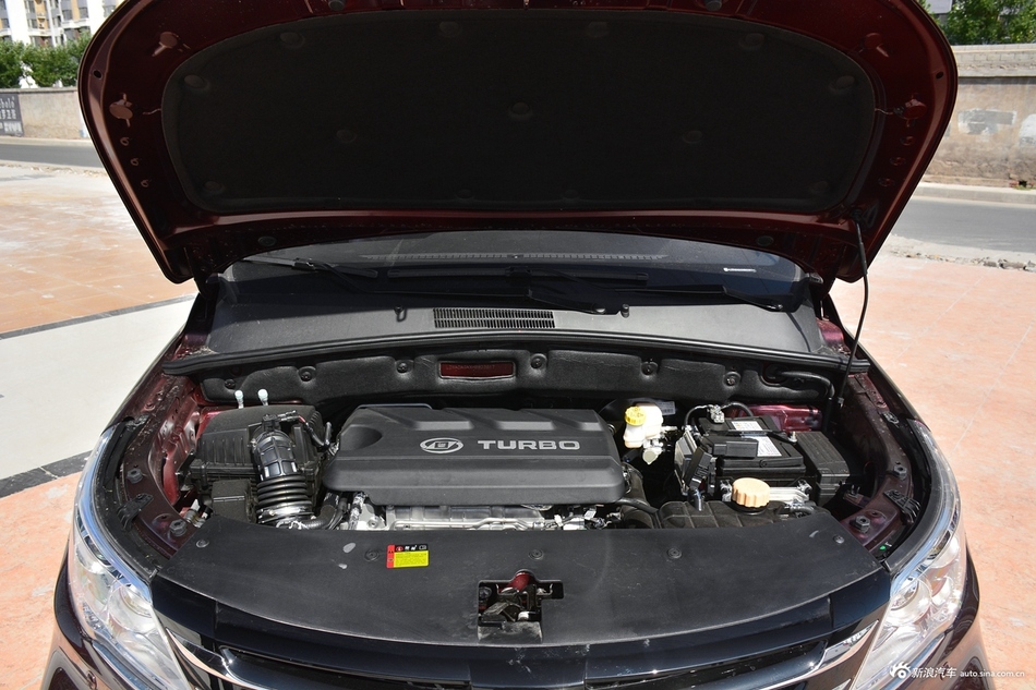 2017款宝骏560 1.5T DCT旗舰型7座