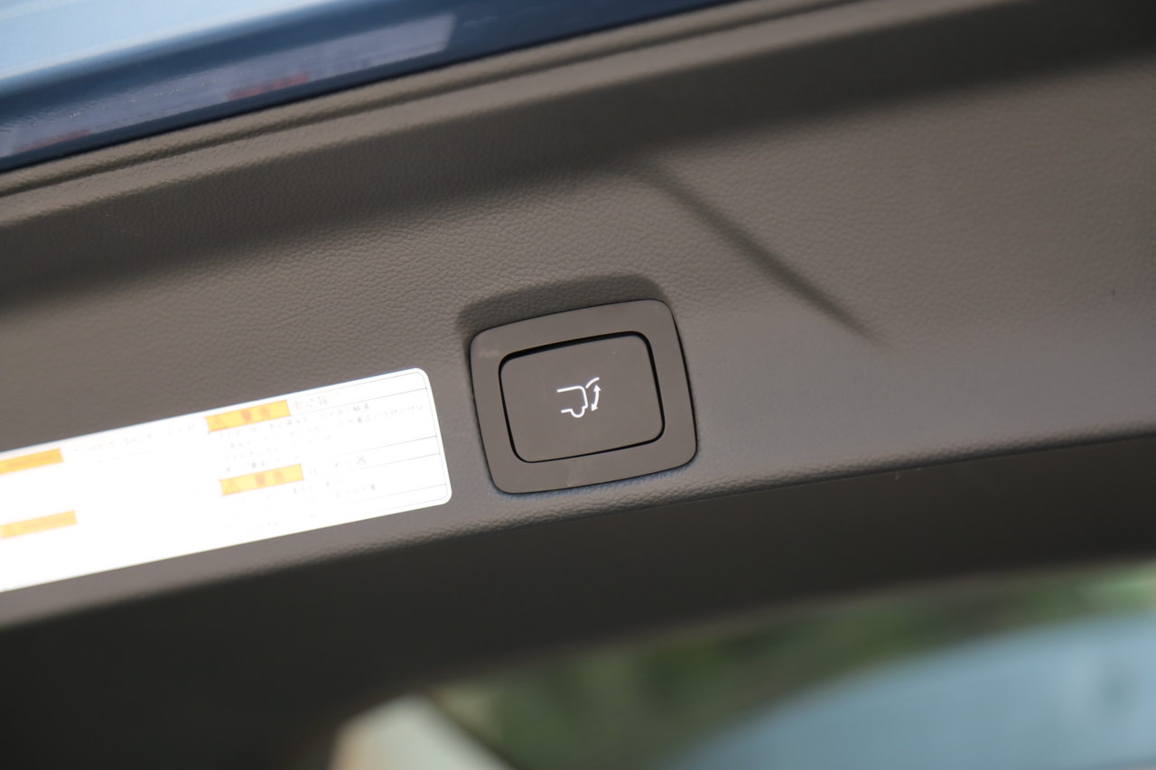 2017上汽大通D90 2.0TGI自动四驱高配版