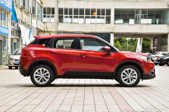 2016款中华V3 1.5L手动智能型 炫耀红