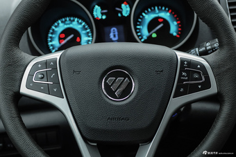 2016款萨瓦纳2.8T手动四驱柴油尊享版5座