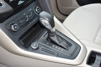 2017款福克斯三厢1.6L自动舒适型智行版