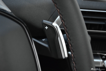 2017款标致5008 1.8T自动380THP精英版7座