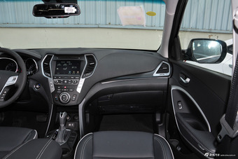 2017款全新胜达2.0L自动两驱智能型7座