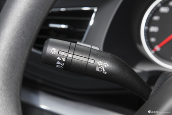 2018款荣威360 PLUS 1.5L自动尊享版