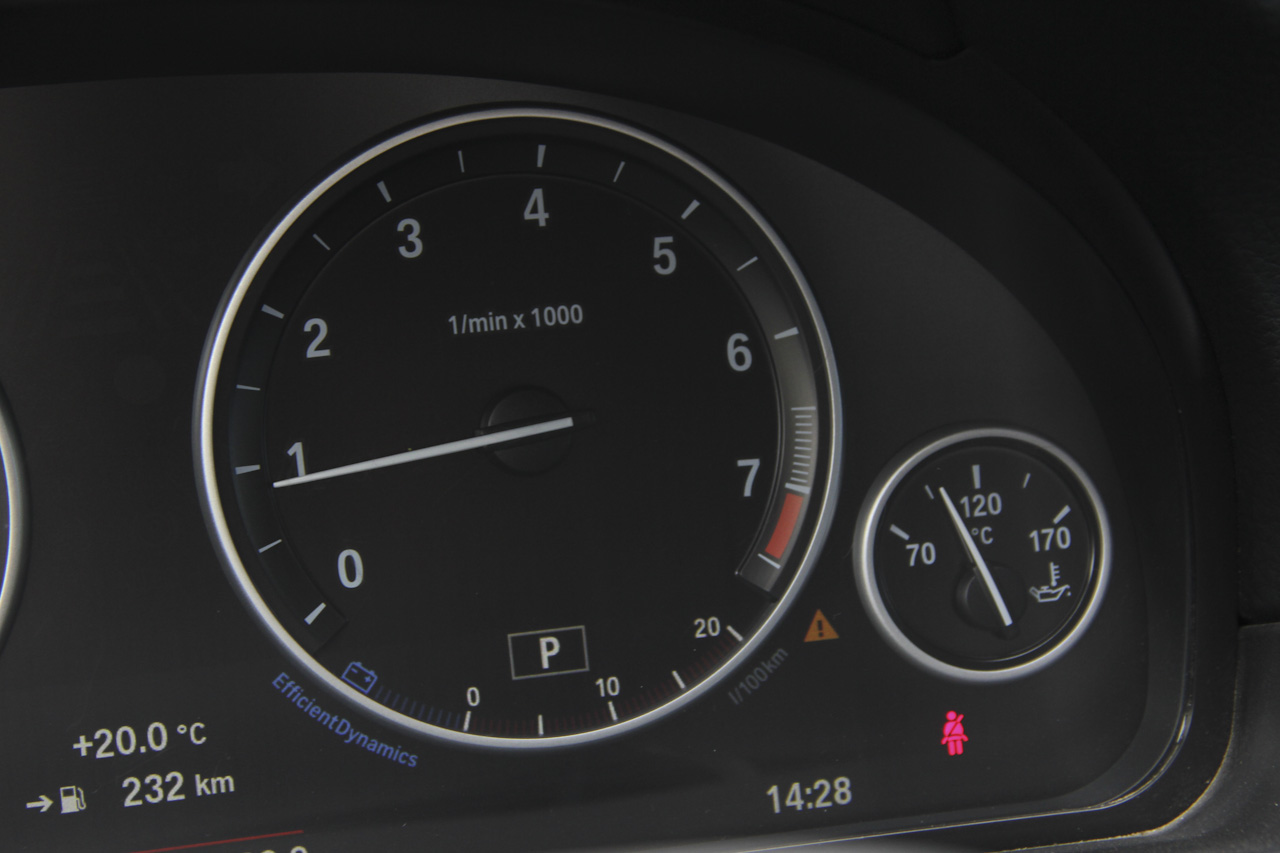 2017款宝马5系525Li 2.0T自动豪华设计套装 