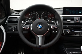 2017款宝马3系2.0T自动M运动型330i（白）