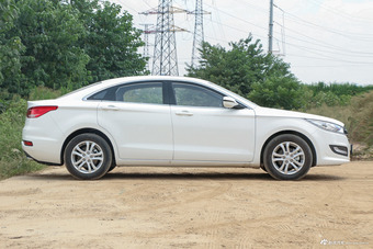 2016款奔腾B50 1.6L手动豪华型