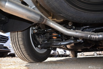 2017款全新胜达2.4L手动两驱智能型5座