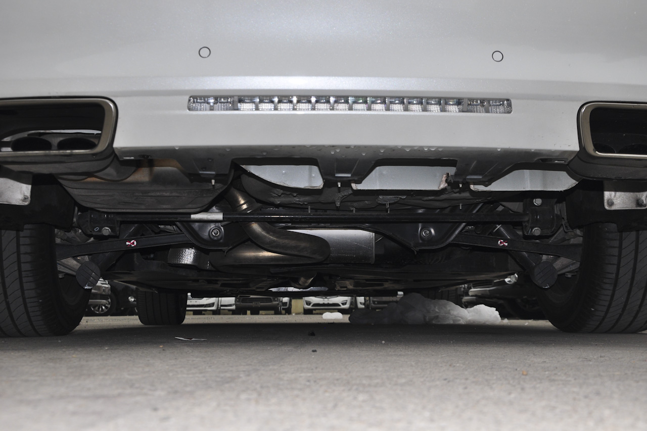 2016款东风A9 1.8T自动尊贵型 珠光白