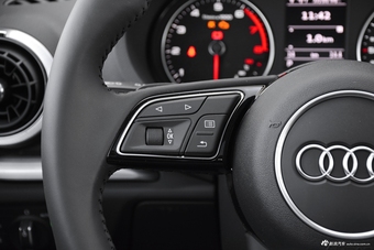 2018款奥迪A3 30周年型2.0T自动Limousine 40 TFSI运动型