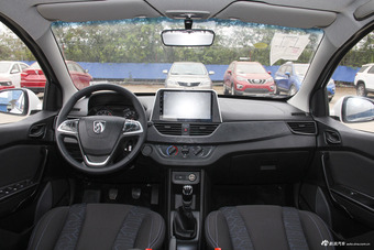 2016款宝骏310 1.2L手动舒适型图片