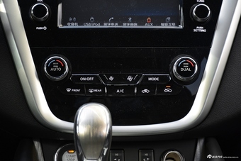 2017款楼兰2.5L自动XL两驱智尚版 