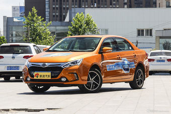 2015款比亚迪秦1.5T自动双冠旗舰版图片